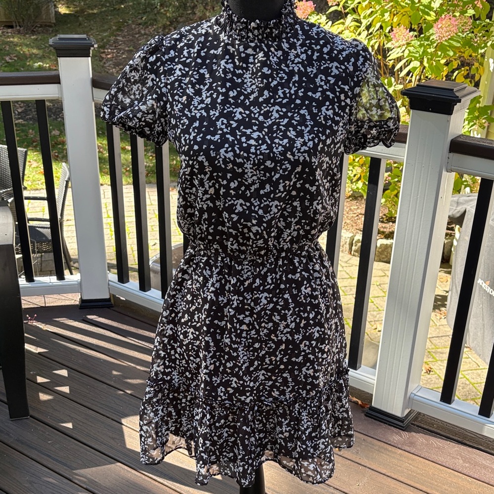 Francesca’s Mi ami XS Navy and Light Blue with Gold Flecks Patterned Mini Dress